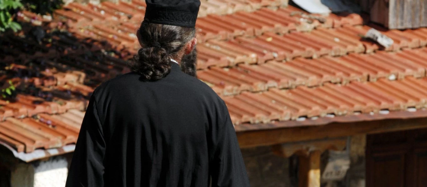 Καλαμάτα: «Μαϊμού» κληρικός τελεί Αγιασμούς και υπόσχεται... θεραπείες